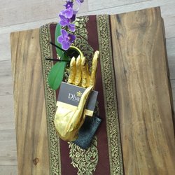 Dhara - Table in lobby