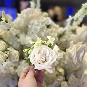 Russo's On The Bay - Flower centerpiece - Caterers Near Me - Howard Beach, New York Russo's On The Bay - Flower centerpiece - Caterers Near Me - Howard Beach, New York