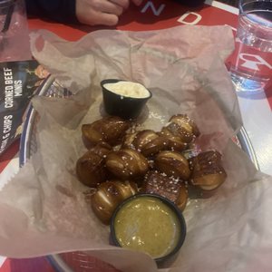 OVER/UNDER SPORTS BAR - 70 Photos & 26 Reviews - 2723 N Halsted St ...