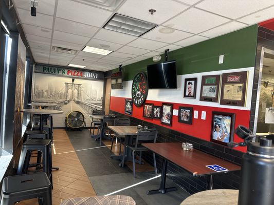 Pauly's Pizza Joint by null