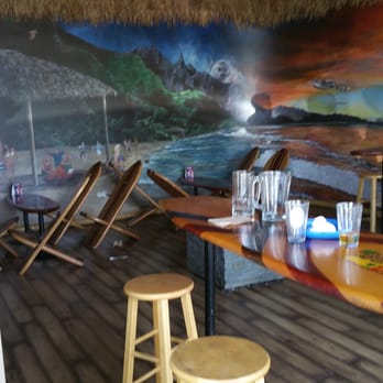 Beach Hut Deli - Some nice seating outside - Delis Near Me - Granite Bay, California Beach Hut Deli - Some nice seating outside - Delis Near Me - Granite Bay, California