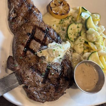 Social House Kitchen and Bar - Soho Rib Eye - Burgers Near Me - Bakersfield, California Social House Kitchen and Bar - Soho Rib Eye - Burgers Near Me - Bakersfield, California