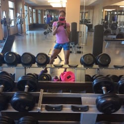 Pacific Beacon Gym - Tryin to get the legs to pop even on a shoulder day!