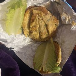 Wendy's - Loaded nacho chicken sandwhich missing toppings.