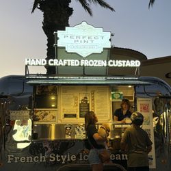 Perfect Pint - Cute little trailer set up.