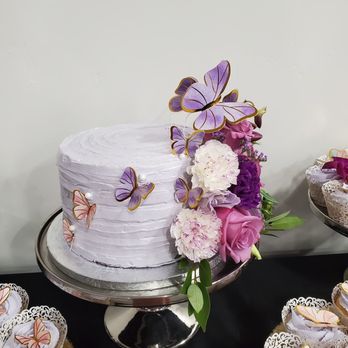 Custom Frills and Balloons - Mom's cake - Party Supplies Near Me Custom Frills and Balloons - Mom's cake - Party Supplies Near Me
