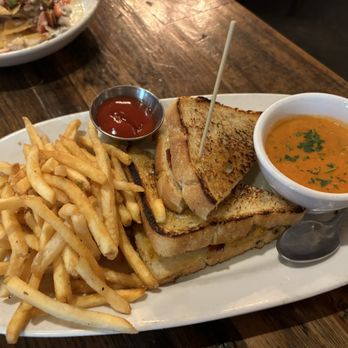 J. Macklin’s Grill - Grilled cheese with tomato soup - Bars Near Me - Coppell, Texas