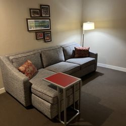 Lounge Area of 2 Queen Room