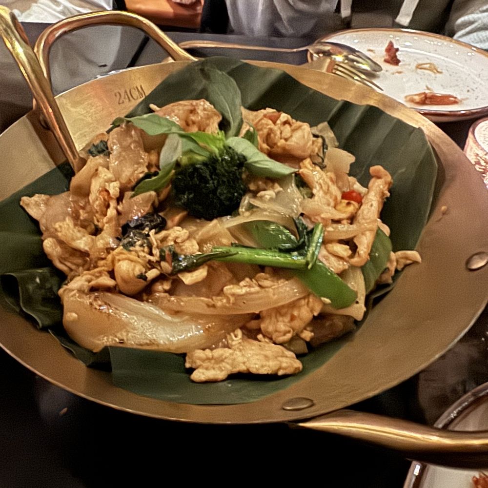 Valla Table - Drunken noodles - Thai Near Me - New York, New York