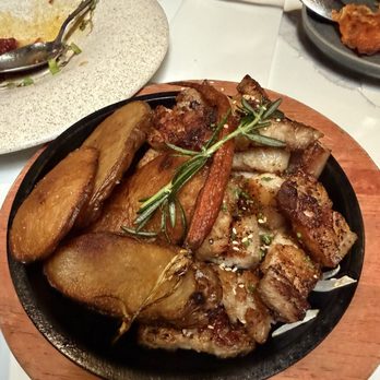 Nari - Diamond Cut Pork Belly Ssam Set (벌집 삼겹살 구이 쌈정식) - Korean Near Me - New York, New York