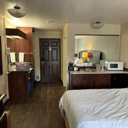 Rogue Regency Inn & Suites