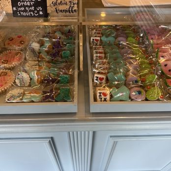 Hayley Cakes And Cookies - Display case - Bakeries Near Me - Austin, Texas