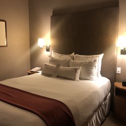 Queens Ny 2019 Yelp Hotel Giraffe