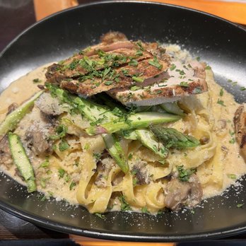 CRAVE - Mushroom fettuccine with grilled chicken - American Near Me - Bloomington, Minnesota