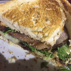 Pepino - Sandwich de lomo estilo campo.