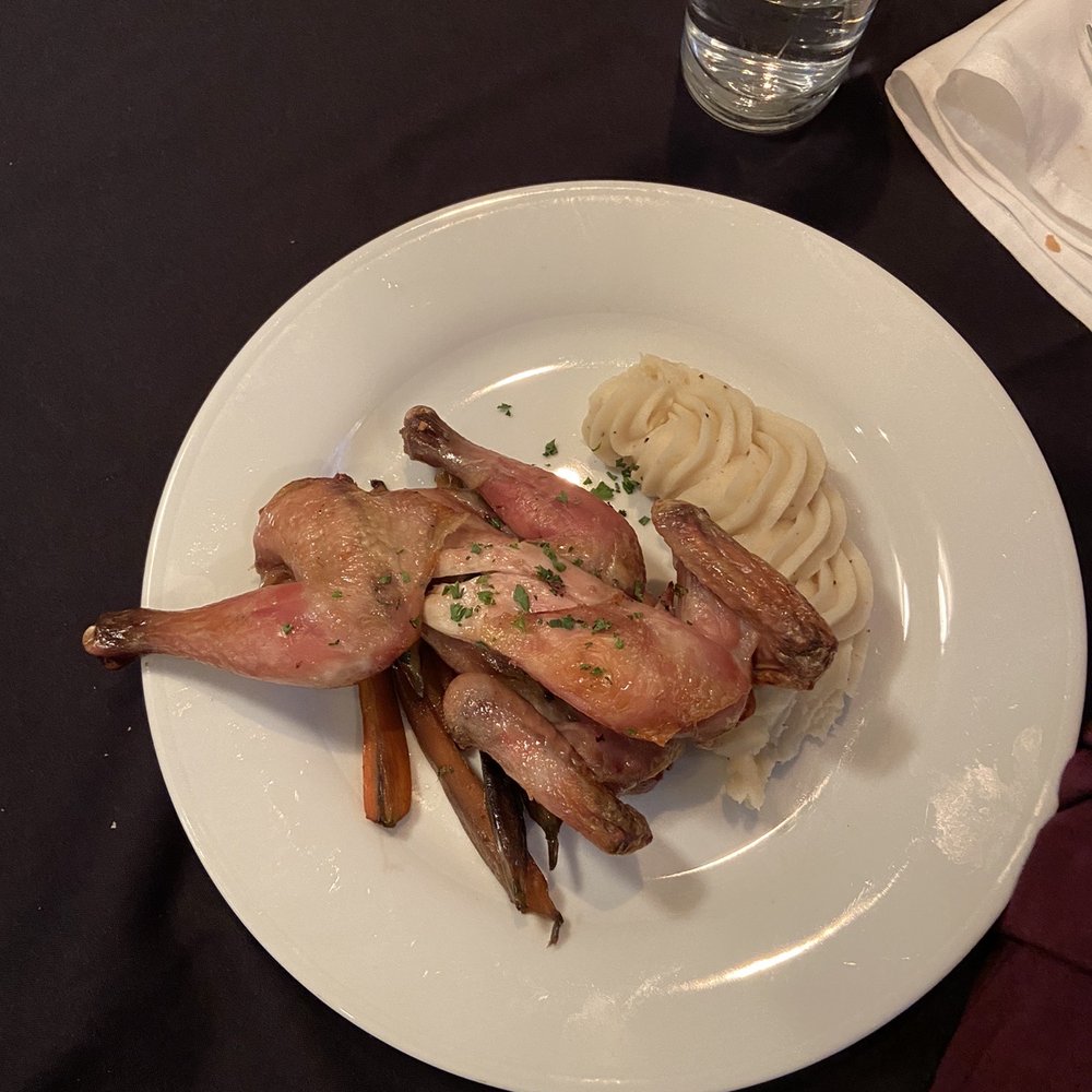 Roasted hen with garlic mashed potatoes Roasted hen with garlic mashed potatoes