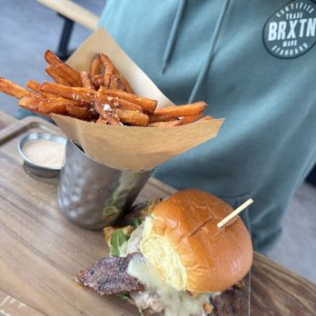 Finney's Crafthouse - Orange - Wagyu burger - New American Near Me - Orange, California