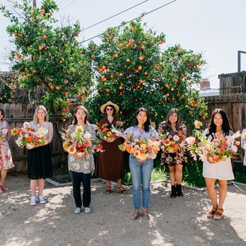Inessa Nichols Design - All the beautiful attendee's of the latest centerpiece workshop showcasing their amazing work. - Floral Designers Near Me Inessa Nichols Design - All the beautiful attendee's of the latest centerpiece workshop showcasing their amazing work. - Floral Designers Near Me