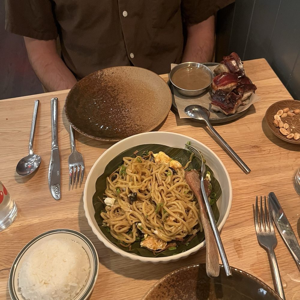 Naks - Mushroom Egg Noodles (Pancit Kabute) - Filipino Near Me - New York, New York Naks - Mushroom Egg Noodles (Pancit Kabute) - Filipino Near Me - New York, New York