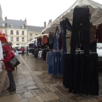 Hôtel Café du Commerce - Market day - Hotels Near Me - Châtre (La), 36