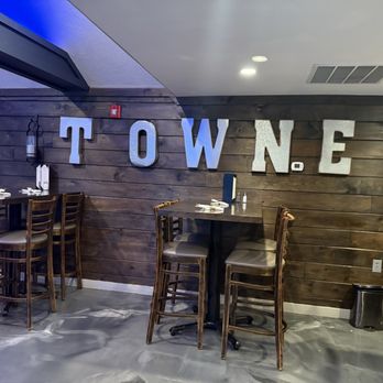 Towne Tavern And Treehouse - Interior of inside restaurant - Waffles Near Me - Pembroke, Massachusetts