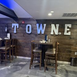Towne Tavern & Treehouse - Interior of inside restaurant