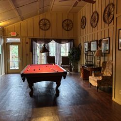 Historic Banning Mills - Pool table in main lodge