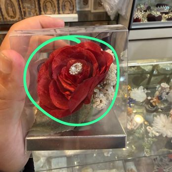 Latin Bridal - este es el boutonniere que ella hizo y se mira echo sin ganas !! - Bridal Near Me - San Francisco, California Latin Bridal - este es el boutonniere que ella hizo y se mira echo sin ganas !! - Bridal Near Me - San Francisco, California