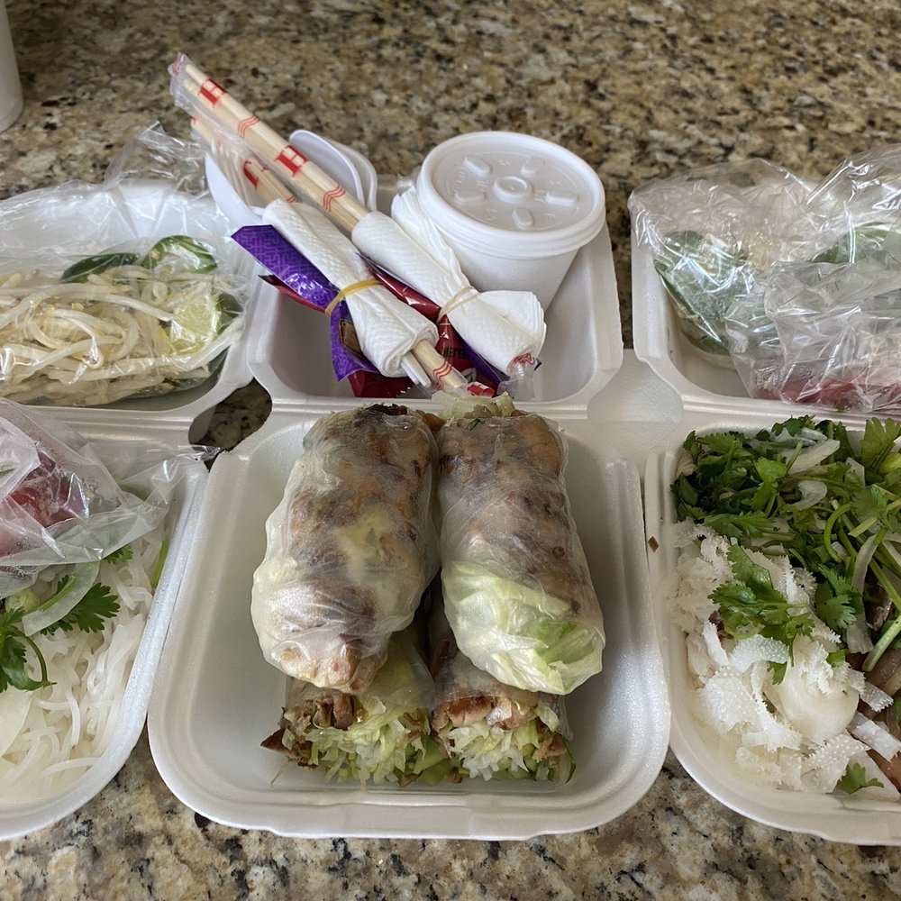 Pho DJ - Chicken spring rolls - Vietnamese Near Me - Riverside, California Pho DJ - Chicken spring rolls - Vietnamese Near Me - Riverside, California
