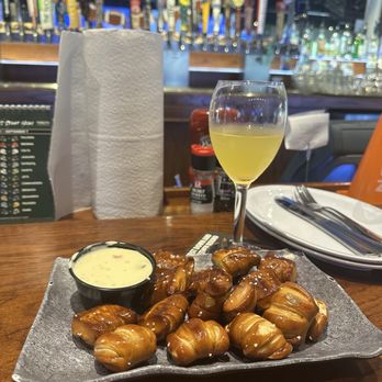 Hickory Tavern - Sports Bars Near Me - Huntersville, North Carolina Hickory Tavern - Sports Bars Near Me - Huntersville, North Carolina