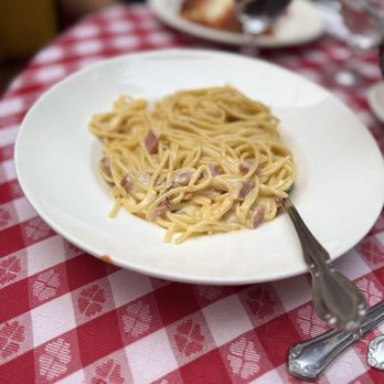 Dan Tana's - Spaghetti, Carbonara - Italian Near Me - West Hollywood, California