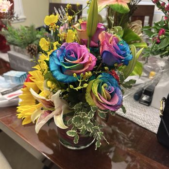 Watanabe Floral - Fun and fabulous arrangement - Florists Near Me - Honolulu, Hawaii Watanabe Floral - Fun and fabulous arrangement - Florists Near Me - Honolulu, Hawaii