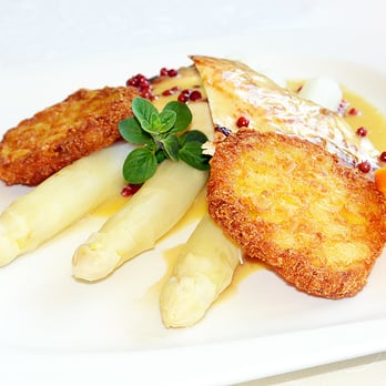 Tiroler Hof - Spargel mit Hühnerbrüstchen und Orangen-Pfeffer-Sauce - Hotels Near Me - Kufstein, 7 Tiroler Hof - Spargel mit Hühnerbrüstchen und Orangen-Pfeffer-Sauce - Hotels Near Me - Kufstein, 7