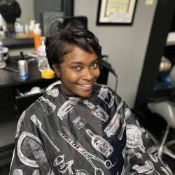 Very elegant short natural hair cut