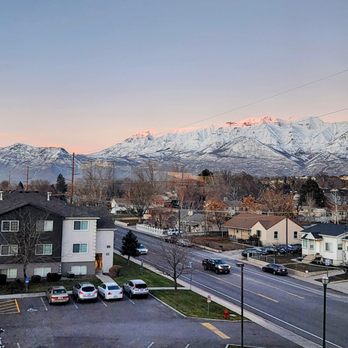 University Towers - Each day begins and ends with the beauty of your surroundings, creating a peaceful and inspiring atmosphere. - University Housing Near Me - Orem, Utah University Towers - Each day begins and ends with the beauty of your surroundings, creating a peaceful and inspiring atmosphere. - University Housing Near Me - Orem, Utah