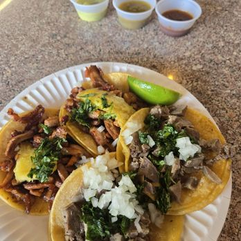 Tacos La Cuadra - Two lengua and two al pastor tacos - Tacos Near Me - Kent, Washington Tacos La Cuadra - Two lengua and two al pastor tacos - Tacos Near Me - Kent, Washington
