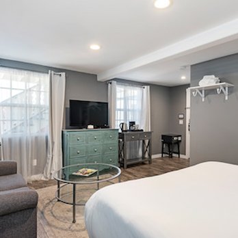 New Haven Inn - Queen Room - Hotels Near Me - Solvang, California