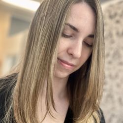 Sue's Hair Studio - Natural Blonde
