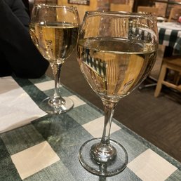Now that's a full glass of wine! Now that's a full glass of wine!