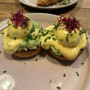 Noti Speciality Coffee Roasters - Eggs Benedict - Coffee Roasteries Near Me - Palma, PM Noti Speciality Coffee Roasters - Eggs Benedict - Coffee Roasteries Near Me - Palma, PM