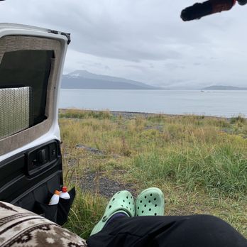 Finn's Pizza - Enjoying pizza with beachfront views - Pizza Near Me - Homer, Alaska