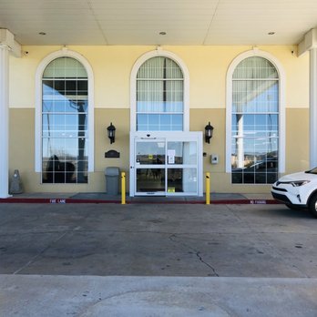 Savannah House Hotel - Front door - Hotels Near Me - Branson, Missouri Savannah House Hotel - Front door - Hotels Near Me - Branson, Missouri
