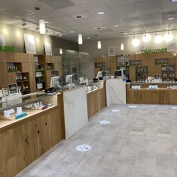 Trulieve Summerfield Dispensary - Dispensary showroom, counter