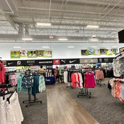 PGA TOUR Superstore Fairfax - Men's and women's clothes with golf shoe brands offered here