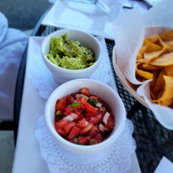 Arturo’s Restaurant - Guacamole and The Best Pico de Gallo I've Ever Had. - Breakfast & Brunch Near Me - Branford, Connecticut