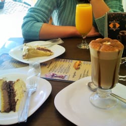 Andradas Café & Confeitaria - Tortas doces, mocaccino e suco de laranja
