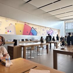 Apple Oakbrook - 1:45 mins for an appointment