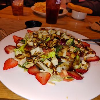 Applebee's Grill + Bar - My beautiful salad! It's delicious! - Sports Bars Near Me - Forney, Texas