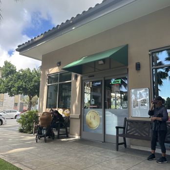 West Emperor - Opened at 11 came here 10 mins after 11. Had so much table and seats open but we have to wait (mind you, they just opened) - Dim Sum Near Me - Kapolei, Hawaii