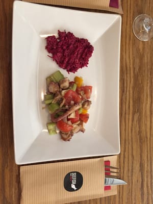 Photo of Seefish - Prague, PR, CZ. Salatek s chobotnici a cervena repa